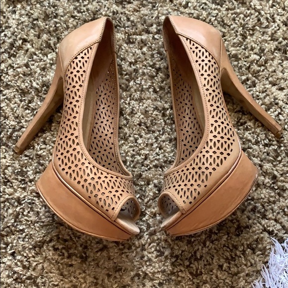 Aldo brown/tan heels - Picture 4 of 16